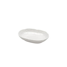 white sauce dish with patterned edge